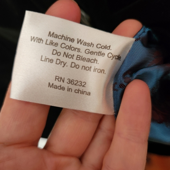 HOLIDAY MUST HAVE! Velvet Jacket-size Medium - Picture 10 of 14